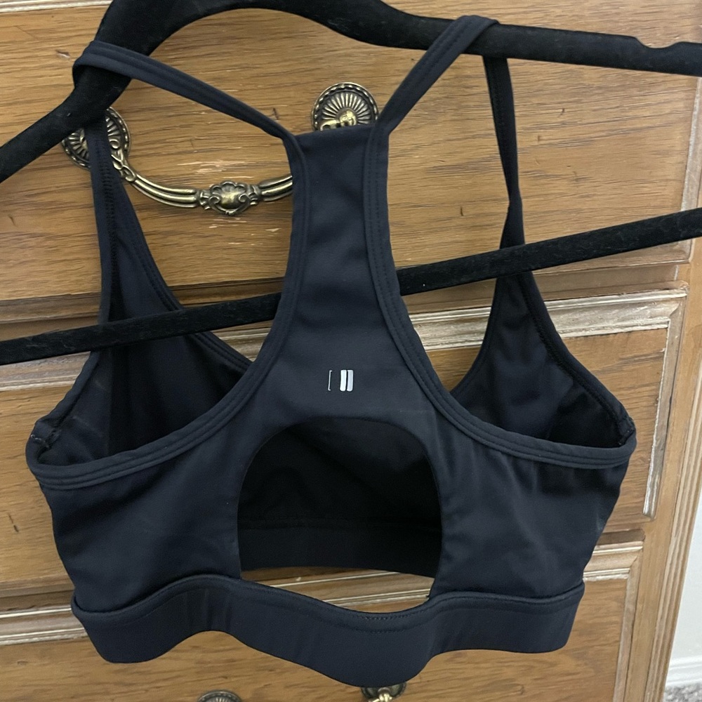 Black sports bra